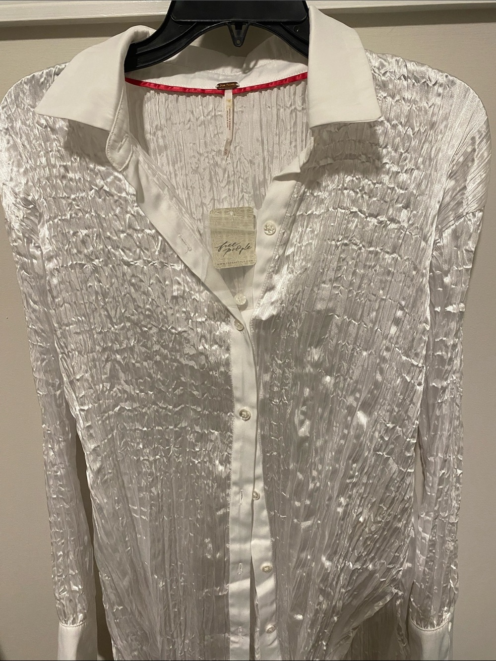 NWT FP GORGEOUS FREE PEOPLE BUTTON DOWN BLOUSE. Stretchy. Easily fits a med